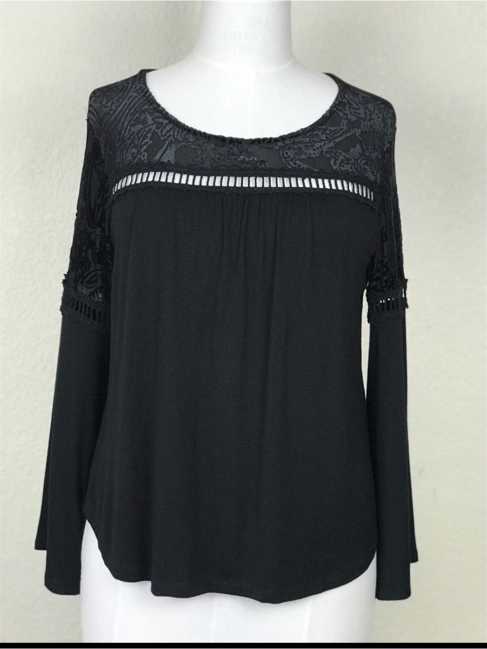 Black Lace Yoke Long-Sleeve Women's Top
